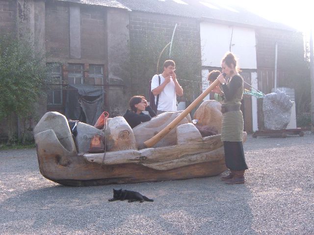 la sculpture qui rassemble les êtres..