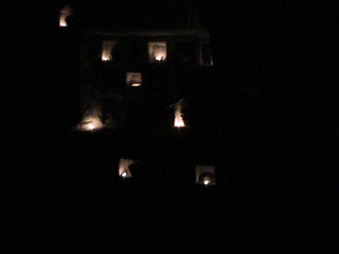 Trouverez-vous quelles sculptures ont été illuminées par quelques bougies ?