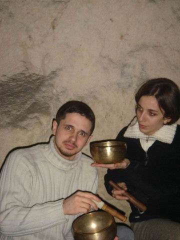 mose et jaja avec des bols.JPG