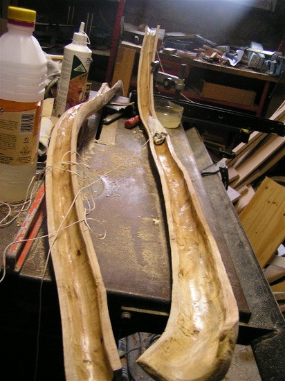 la il est vernis a l'intérieur et prêt a ètre collé