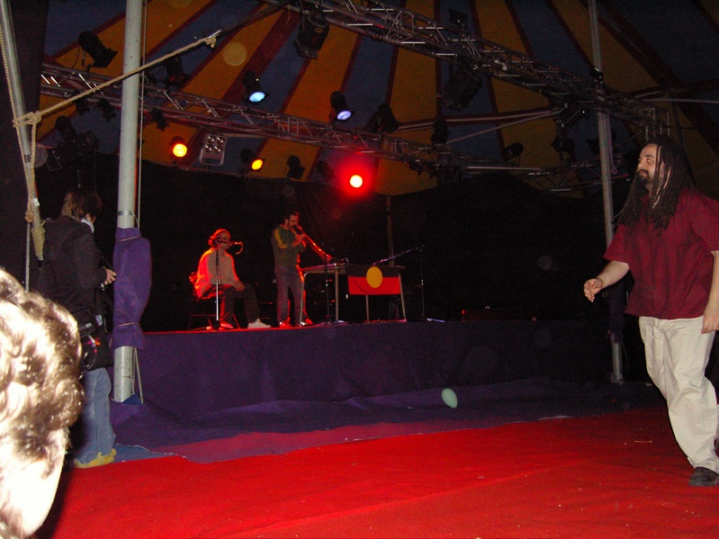 Fred au didj, ben au chant dipho et korr danse orientale !!!