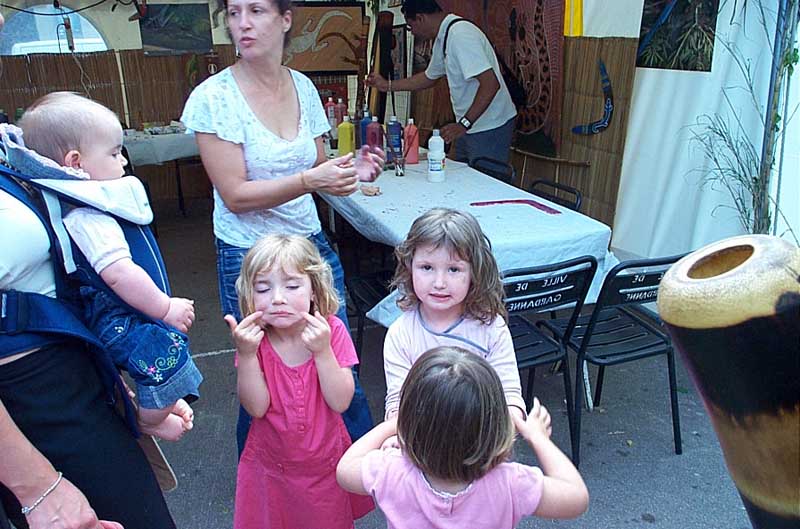 derriere moi ya des entrainements au chant diphonique, me laissez pas seule j ai peur...ceci dit je vais m occuper de la derniere photo...