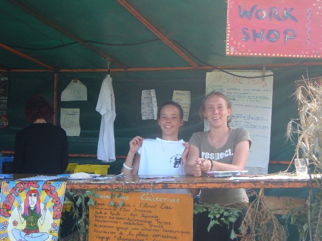 bénévoles au stand info