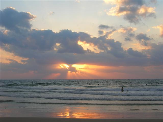 Plage de tel aviv.JPG