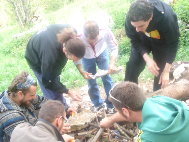 si c'est pas beau les greuh greuh qui apprennent aux lyonnais comment faire un feu !